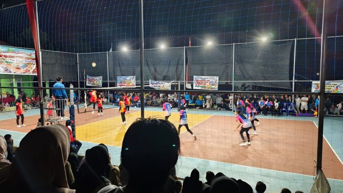 Turnamen bola voli di Kelurahan Bukit Biru