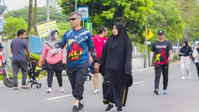 Suasana masyarakat sedang berolahraga di kawasan Taman Tiik Nol