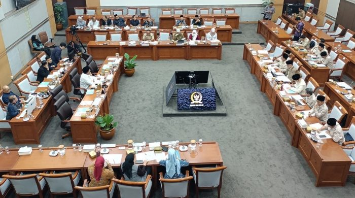 Kementerian Haji dan Umrah rapat kerja bersama Komisi VIII DPR RI di gedung DPR, Senayan, Jakarta, Rabu (5/11/2025)