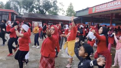 Suasana olahraga zumba yang ada di Kukar.