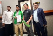 Wakil Ketua DPW PPP Kaltim Sobirin saat menyampaikan laporan resmi pembakaran bendera partai ke Polresta Samarinda, Senin (25/5/2026).