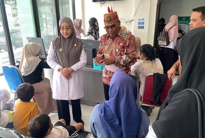 Bupati Berau Sri Juniarsih Mas dan Kepala Perwakilan BKKBN Kalimantan Timur, Sunarto meninjau pelayanan KB di Puskesmas Tanjung Redeb dan Puskesmas Bugis, Rabu (22/7/2026).