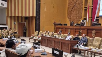 Rapat pembahasan Rancangan Anggaran Pendapatan dan Belanja Daerah (RAPBD) Kota Samarinda tahun 2027 di Gedung DPRD Kota Samarinda, Selasa (11/8/2026).