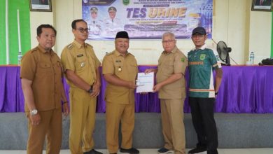 Wakil Bupati Berau Gamalis memantau langsung pelaksanaan tes urine di Kantor Kecamatan Batu Putih, Selasa (11/8/2026).