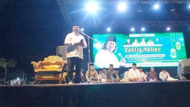 Wakil Bupati Berau Gamalis menghadiri Tabligh Akbar dan Peringatan Maulid Nabi Muhammad SAW 1448 Hijriah di Lapangan Bina Taruna, Kampung Labanan Makarti, Kecamatan Teluk Bayur, Minggu (23/8/2026).