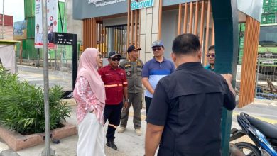 Bupati Berau Sri Juniarsih Mas saat meninjau Tourism Command Center di Tepian Sungai Segah Jalan Ahmad Yani.