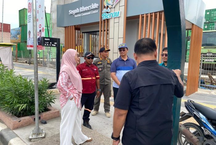 Bupati Berau Sri Juniarsih Mas saat meninjau Tourism Command Center di Tepian Sungai Segah Jalan Ahmad Yani.