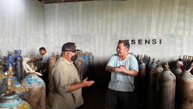 Wakil Bupati Berau Gamalis saat mengecek pasokan oksigen medis di PT Harapan Prima Jaya, Kamis (3/9/2026).