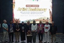 Yayasan Genta Warisan Budaya Alam Nusantara menggelar Artist Residency Dayak Eksodus bertajuk “Jejak Tanah, Identitas dan Perubahan” di Gedung Taman Budaya, Sabtu (12/9/2026) malam.