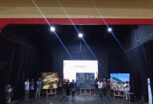 Workshop melukis tote bag dalam rangkaian Artist Residency Dayak Eksodus “Jejak Tanah, Identitas dan Perubahan” di Gedung Taman Budaya, Sabtu (12/9/2026) malam.