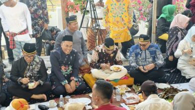 DPRD Kukar mengikuti acara Beseprah Erau Adat Kutai tahun 2026.