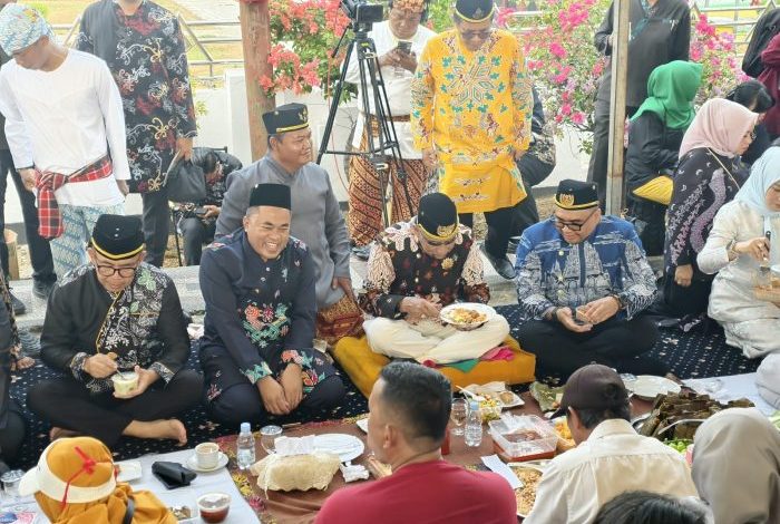 DPRD Kukar mengikuti acara Beseprah Erau Adat Kutai tahun 2026.