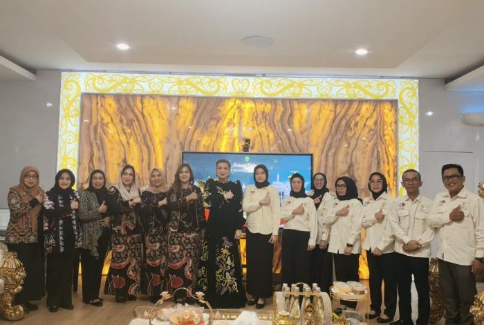 Jajaran pengurus Ikatan Penata Persona Indonesia (IPPRISIA) Kalimantan Timur melakukan audensi dengan Ketua TP PKK Kaltim Hj. Sarifah Suraidah Harum di Rumah Dinas Odah Etam Kaltim, Selasa (22/9/2026).