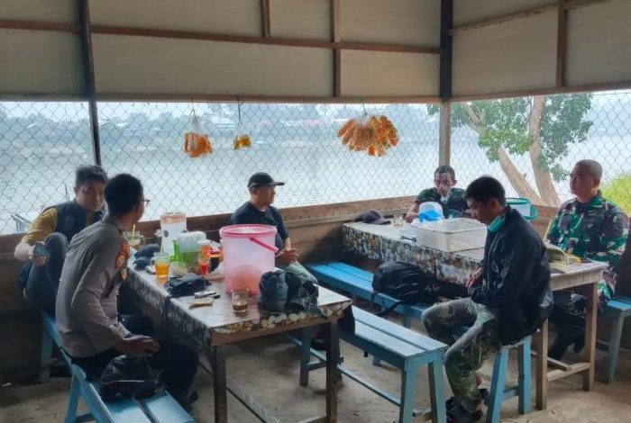 Rapat Koordinasi Anggota DPRD Kukar Bersama Pemerintah Desa dan Masyarakat Membahas Perbaikan Jembatan Kayu Batu.