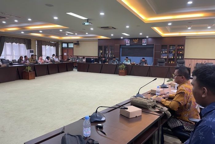 Acara Rapat Dengar Pendapat (RDP) DPRD Kukar di Ruang Banmus Gedung DPRD Kukar, Jumat (25/9/2026).