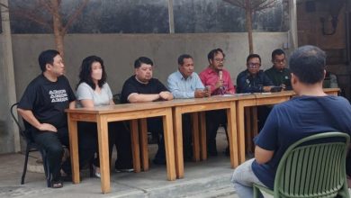 Keluarga pasien korban dugaan malapraktek dan kuasa hukum menggelar konferensi pers di Café Pluto Jalan Angklung, Samarinda, Sabtu (26/9/2026).