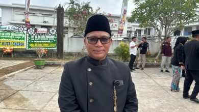 Kepala DKP Kukar, Muslik saat berada Makam Aji Imbut, Senin (28/9/2026).