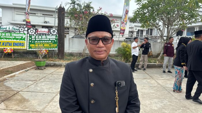 Kepala DKP Kukar, Muslik saat berada Makam Aji Imbut, Senin (28/9/2026).