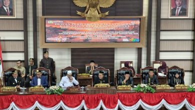 Rapat Paripurna DPRD Kukar dengan mendengarkan Penyampaian Bupati Kukar Memperingati HUT Kota Tenggarong Ke-244, Senin (28/9/2026).