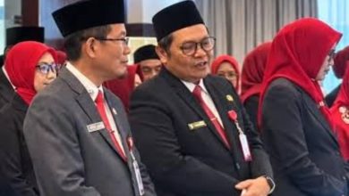 Andi Muhammad Ishak dan dr Jaya Mualimin sempat terlibat pembicaraan sebelum dilantik Gubernur Rudy Mas’ud.