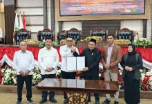 Rapat Paripurna ke-10 DPRD Kukar, agenda Laporan Banggar dan Persetujuan Bersama DPRD dengan Pemerintah Kabupaten Kukar terhadap Raperda tentang Perubahan APBD 2026, di Ruang Sidang Utama DPRD Kukar, Rabu (30/9/2026).