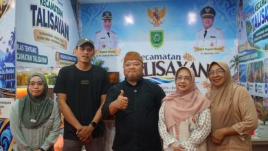 Wakil Bupati Berau, Gamalis saat meninjau salah satu stand di Berau Expo 2026, Kamis (20/10/2026).