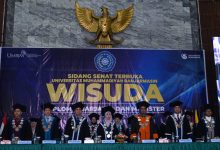 Universitas Muhammadiyah Banjarmasin menggelar prosesi wisuda sementer genap Tahun 2026 di Gedung Sultan Suriansyah, Selasa pagi (6/10/2026).