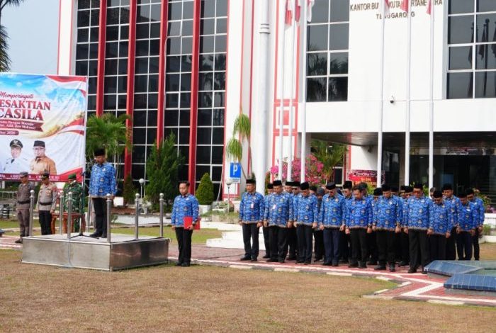 Sekretaris Kabupaten (Sekkab) Kukar H Sunggono jadi Inspektur Upacara Peringatan Hari Kesaktian Pancasila di Lapangan Kantor Bupati Kukar, Kamis (1/10/2026).