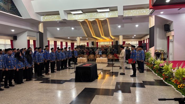 Bupati Kukar Aulia Rahman Basri melantik pejabat manajerial dan non manajerial di Pendopo Odah Etam, Jumat (2/10/2026).