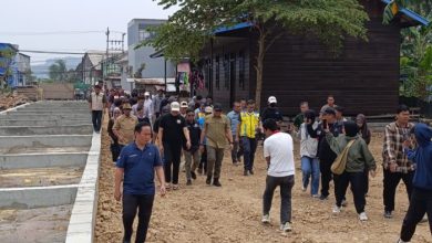 Bupati Kukar Aulia Rahman Basri meninjau pembangunan sodetan Loa Janan Ilir, Sabtu (3/10/2026).