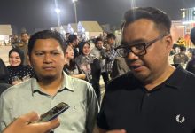 Bupati Kukar, Aulia Rahman Basri (kanan) bersama Kepala Dinas Koperasi UKM Kukar, Muhammad Reza (kiri).