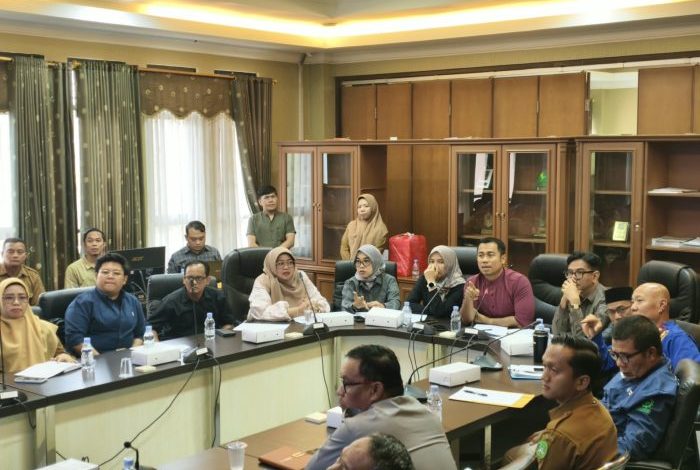 Rapat Dengar Pendapat (RDP) DPRD Kukar membahas kawasan rawan kebakaran di Gedung DPRD Kukar, Senin (12/10/2026).