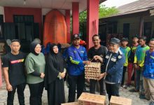 Ketua DPRD Kukar Ahmad Yani dan Wakil Ketua DPRD Kukar Aini Farida mengunjungi dan menyerahkan bantuan ke posko Balakarcanas Sangaji, Kelurahan Sukarame, Tenggarong, Jumat (16/10/2026).