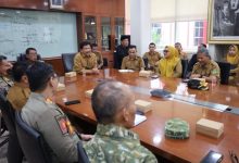 : Rapat Koordinasi (Rakor) persiapan Peringatan Merah Putih Sangasanga ke-80 di Ruang Rapat Sekretaris Daerah Kutai Kartanegara, Senin (19/10/2026).
