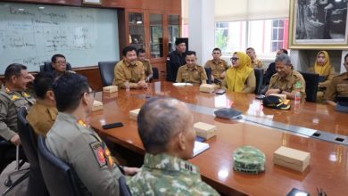 : Rapat Koordinasi (Rakor) persiapan Peringatan Merah Putih Sangasanga ke-80 di Ruang Rapat Sekretaris Daerah Kutai Kartanegara, Senin (19/10/2026).