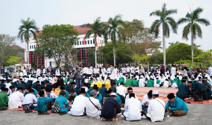 Peringatan Hari Santri Nasional (HSN) tahun 2026 di Lapangan Kantor Bupati Kutai Kartanegara, Kamis (22/10/2026).