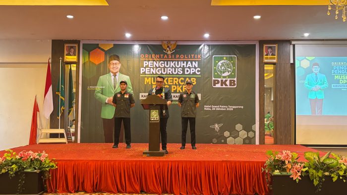 Bupati Kutai Kartanegara, Aulia Rahman Basri saat menghadiri pengukuhan Dewan Pengurus Cabang PKB Kabupaten Kukar periode 2026-2031 di Hotel Grand Fatma Tenggarong, Rabu (28/10/2026).