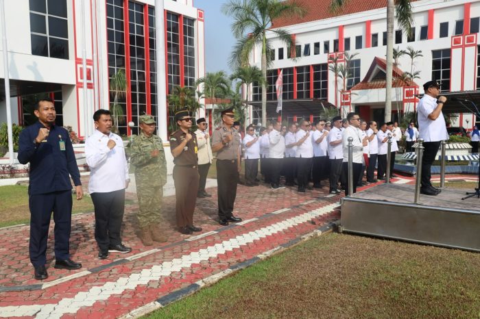 Bupati Kutai Kartanegara, Aulia Rahman Basri memimpin upacara peringatan Hari Sumpah Pemuda ke-98 di Lapangan Kantor Bupati Kukar, Rabu (28/10/2026).