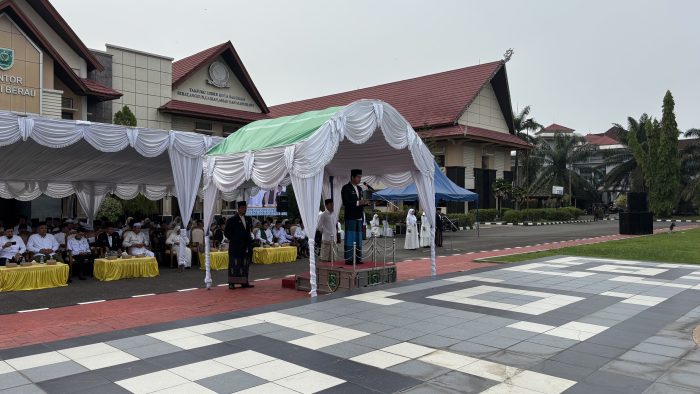 Upacara Peringatan Hari Santri Nasional di Halaman Kantor Bupati Berau, Kamis (22/10/2026).