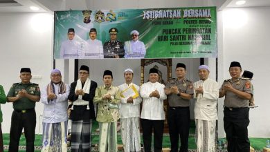 Wakil Bupati Berau, Gamalis menghadiri Istighatsah Malam Puncak Hari Santri Nasional 2026 di Masjid Al Qudwah Polres Berau, Rabu (21/10/2026).