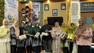 Wakil Bupati Berau, Gamalis mengnjungi salah satu stand Berau Expo 2026 di GOR Pemuda, Kamis (22/10/2026).