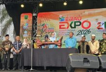 Bupati Berau, Sri Junarsih membuka secara resmi Berau Expo 2026 di Halaman GOR Pemuda, Tanjung Redeb, Jumat (16/10/2026).