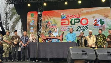 Bupati Berau, Sri Junarsih membuka secara resmi Berau Expo 2026 di Halaman GOR Pemuda, Tanjung Redeb, Jumat (16/10/2026).